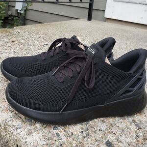 Kizik NIB Black Athens WIDE Men 8 Women 9.5